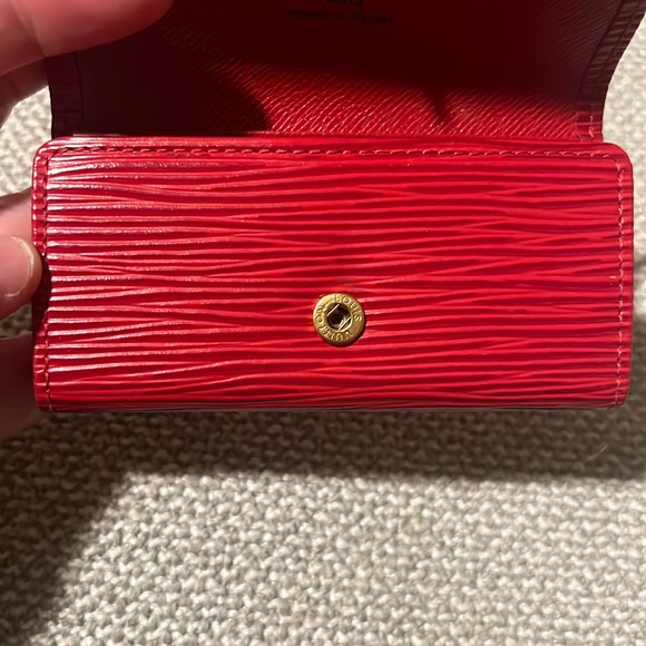 Authentic Louis Vuitton EPI Red key holder CA0968 - Picture 5 of 15